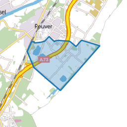 Verspreide huizen ten oosten en zuiden van de spoorlijn